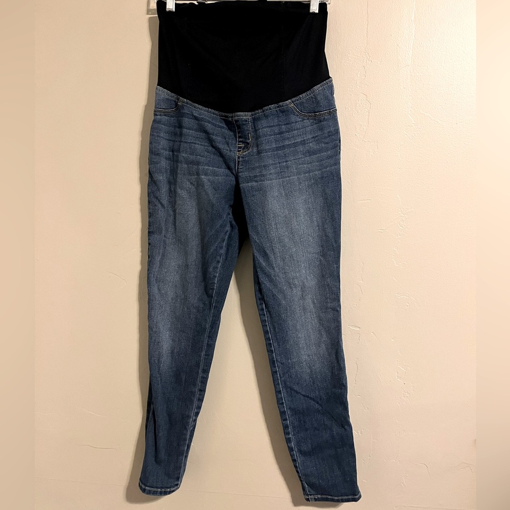 Isabel maternity brand maternity jeans, size 8!